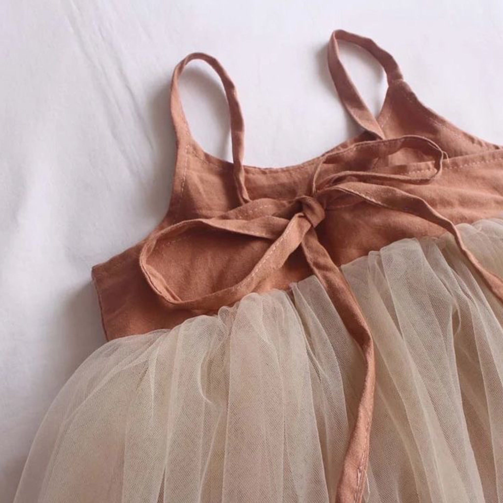 Backless bow dress