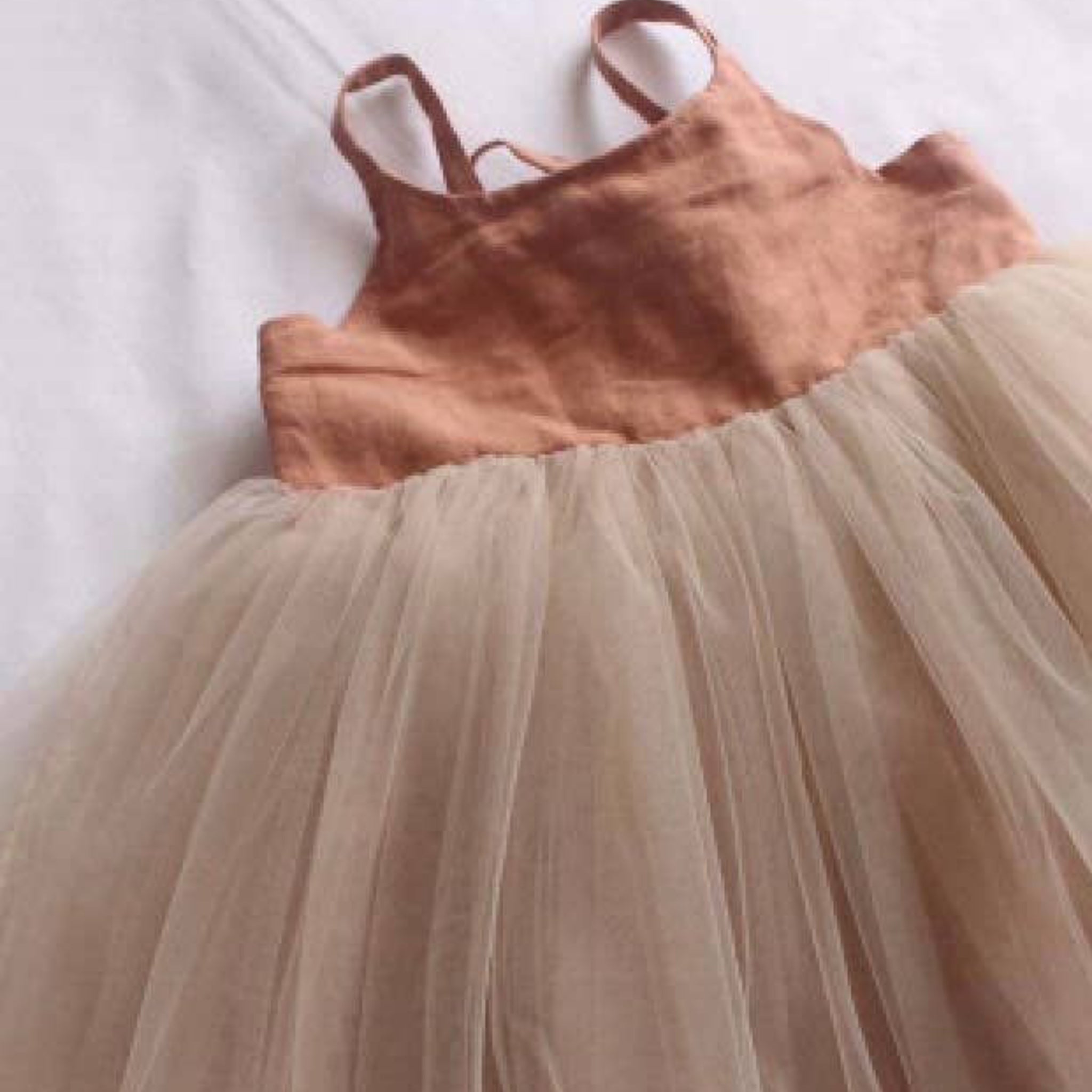 Backless bow dress
