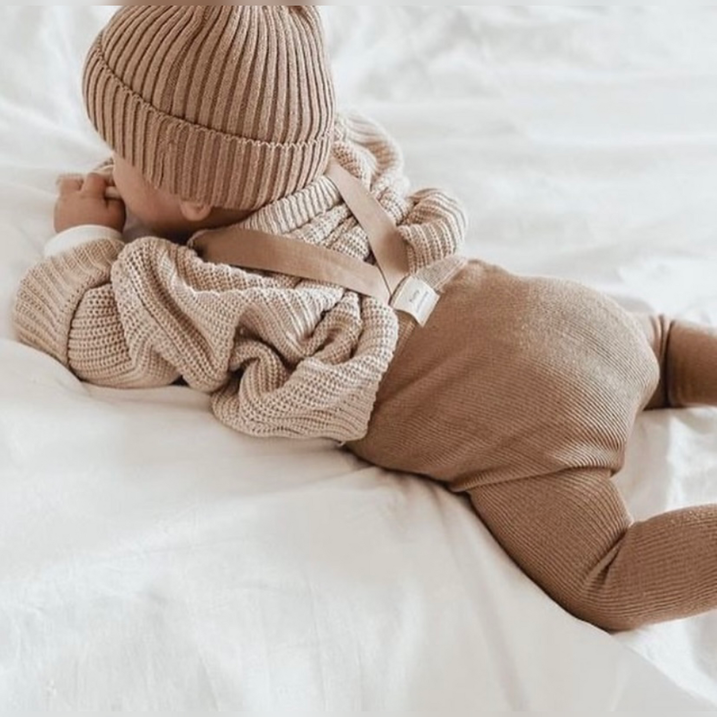 Cross strap leggings