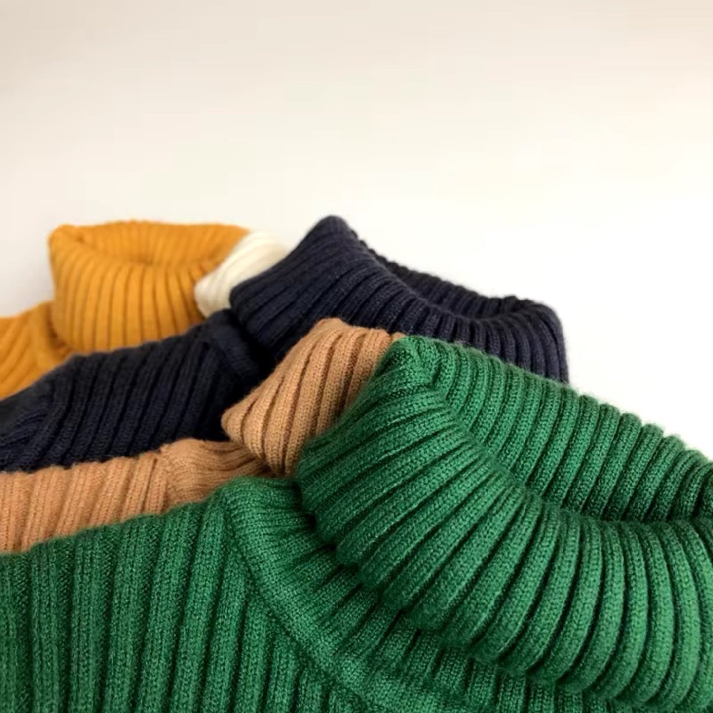 Knitted pullover turtle neck