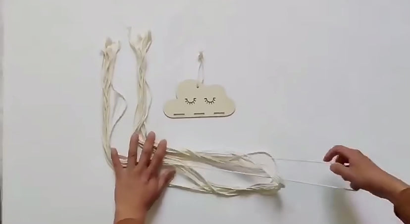 حامل مشابك شعر على شكل سحابة خشبية